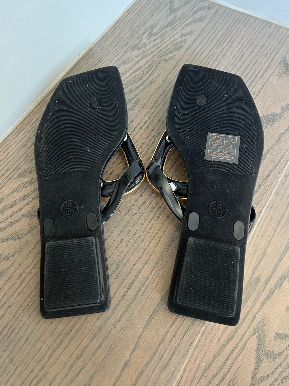 Jeffrey Campbell Linques Flip Flops Sandals in Black NWOB - Picture 5 of 5